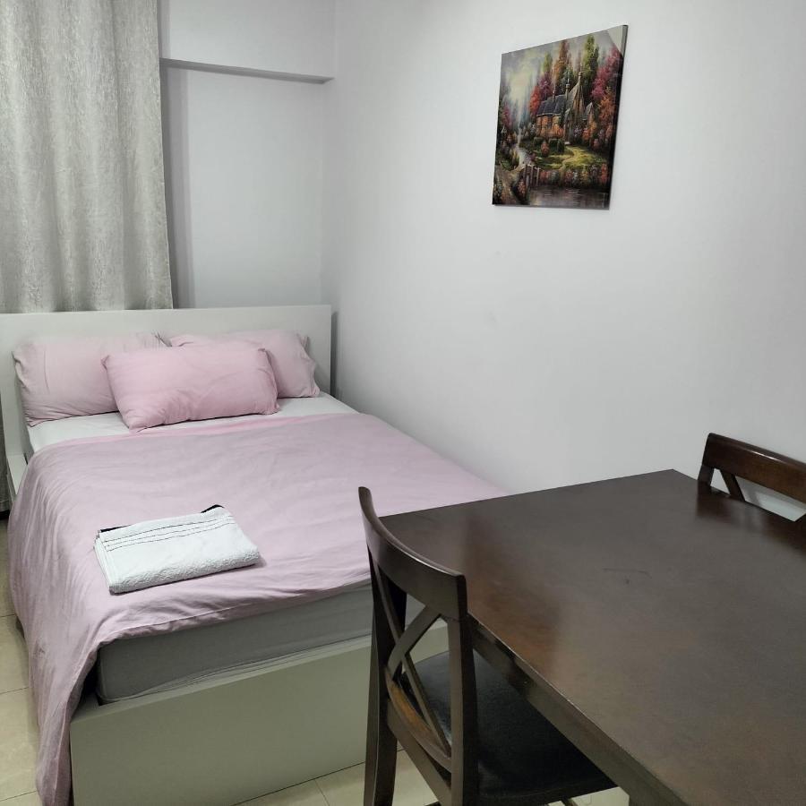 Private In Tecom Next To Metro Station