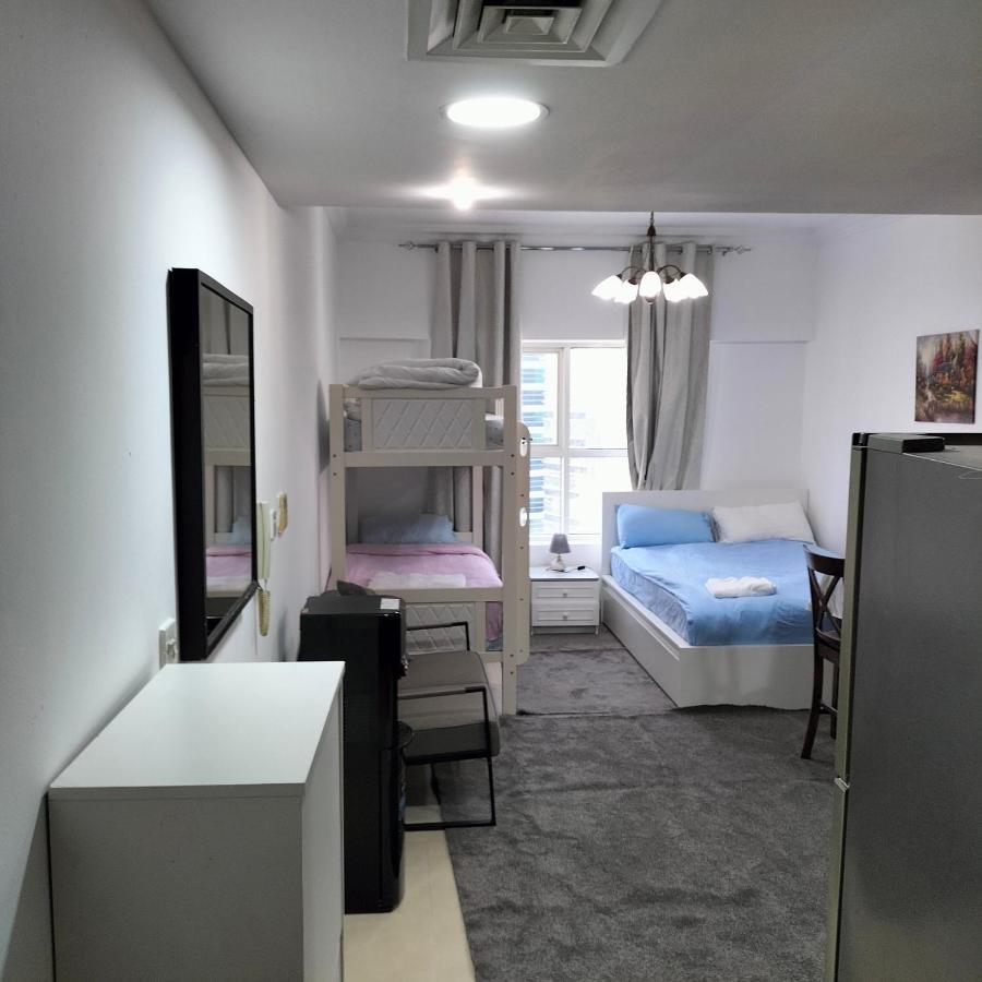 Appartement Private In Tecom Next To Metro Station Dubaï