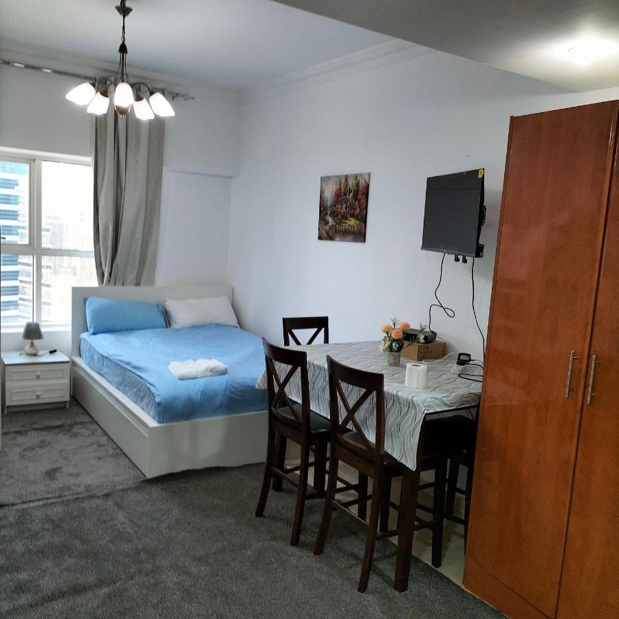 Private In Tecom Next To Metro Station Appartement